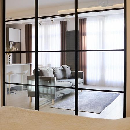 Lovely 1-Bedroom Rental Unit In Downtown ดูแชนเบอ ภายนอก รูปภาพ