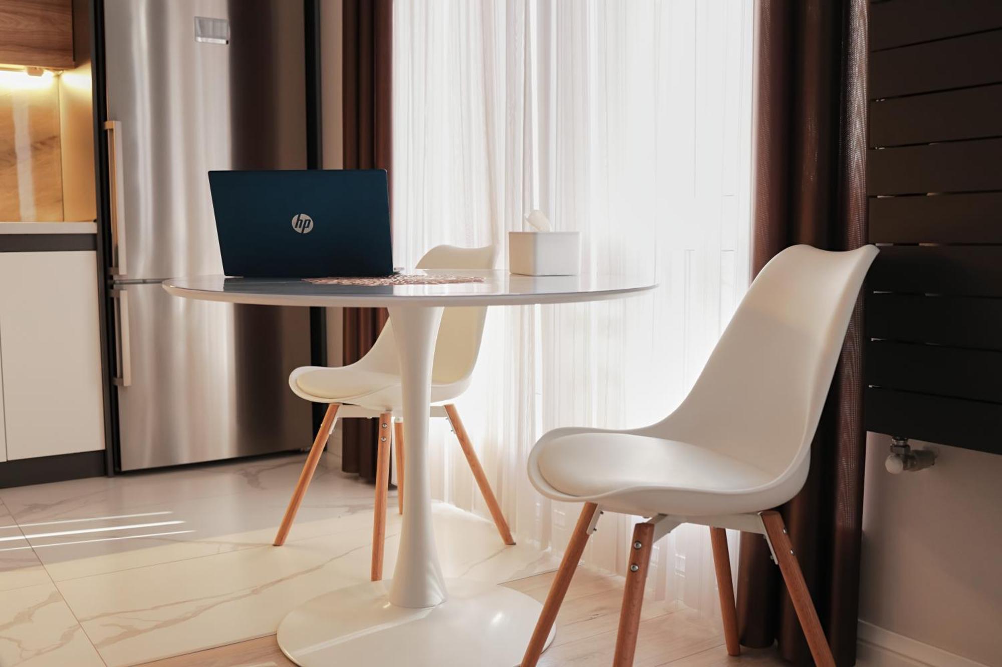 Lovely 1-Bedroom Rental Unit In Downtown ดูแชนเบอ ภายนอก รูปภาพ