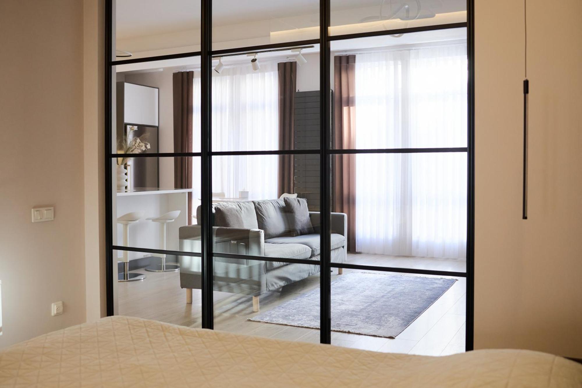 Lovely 1-Bedroom Rental Unit In Downtown ดูแชนเบอ ภายนอก รูปภาพ